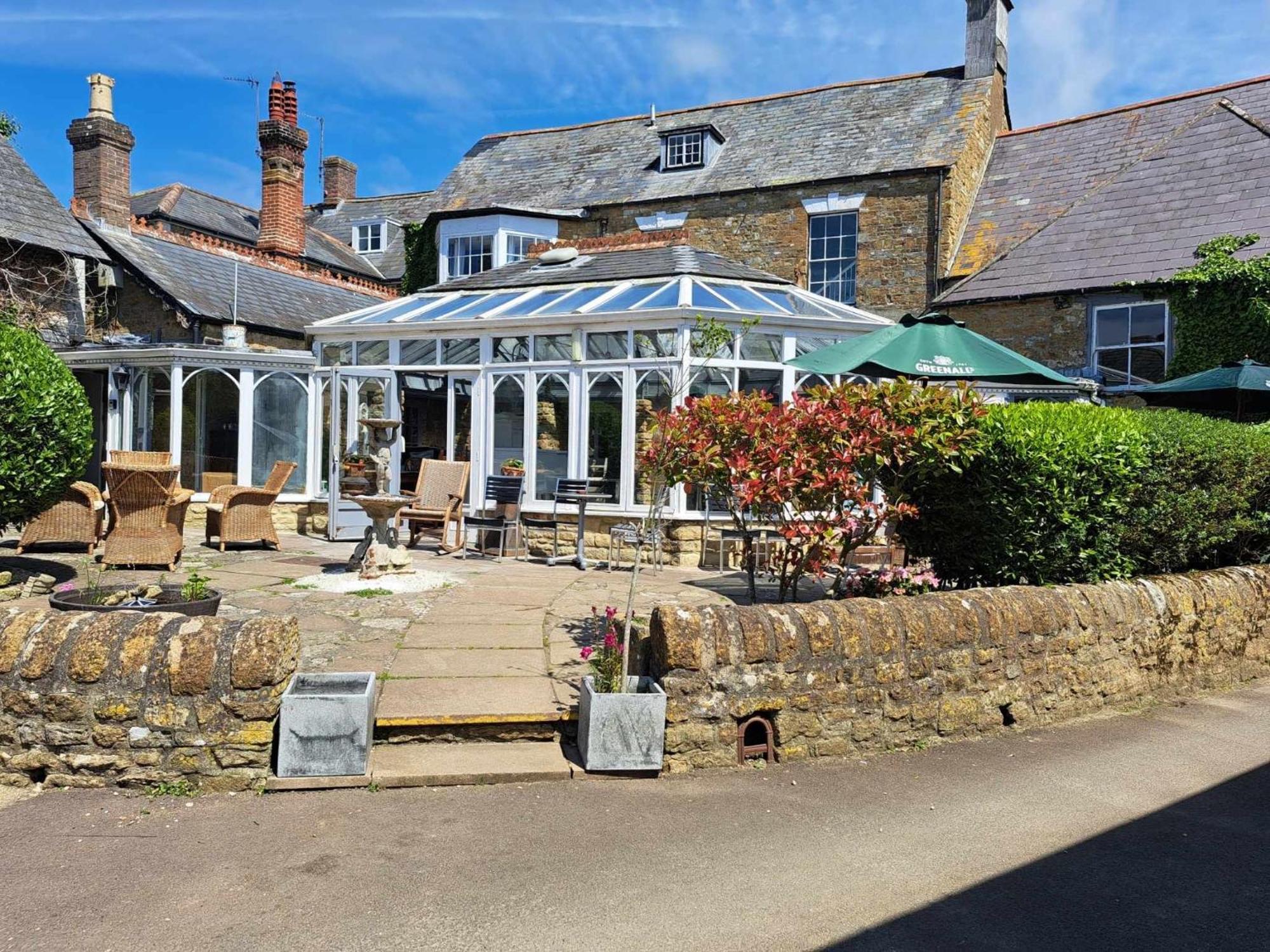 The Ilchester Arms Hotel Abbotsbury Exterior photo